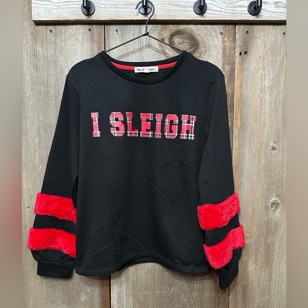 Wallflower I Sleigh Graphic Christmas Top With Fur in Black Red Size Medium